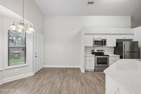 7917 WINTERWOOD Circle, Jacksonville FL - photo 15 of 40