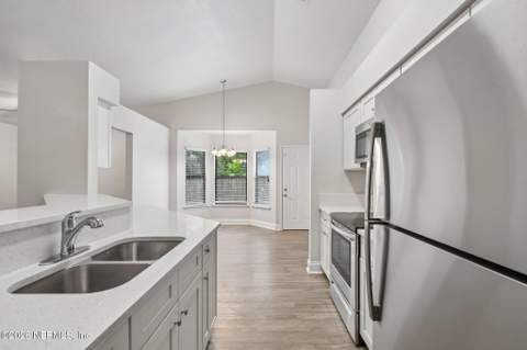 7917 WINTERWOOD Circle, Jacksonville FL - photo 19 of 40