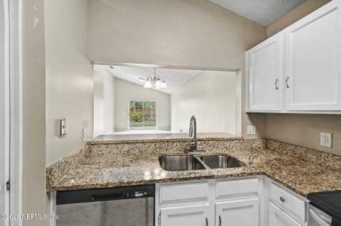 8350 Argyle Corners Court, Jacksonville FL - photo 9 of 20