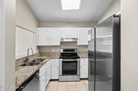 8350 Argyle Corners Court, Jacksonville FL - photo 10 of 20