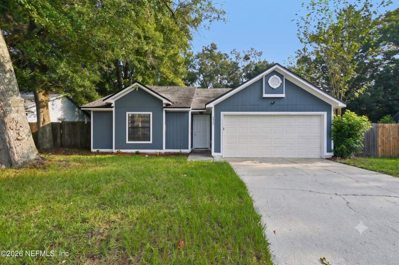 3 bedroom Single Family Residence at 7917 WINTERWOOD Circle, Springwood, Jacksonville — photo 1
