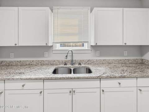8030 Hawthorne Street, Jacksonville FL - photo 19 of 45