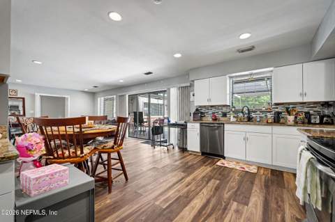 5325 Santa Rosa Way, Jacksonville FL - photo 14 of 46