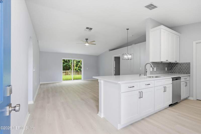 3 bedroom Single Family Residence at 10509 N LANTANA LAKES Drive, Lantana Lakes, Jacksonville — photo 4
