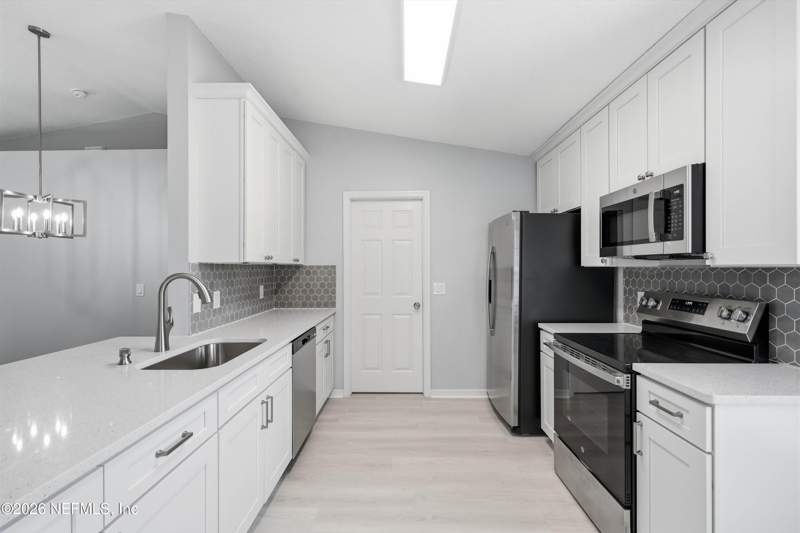 3 bedroom Single Family Residence at 10509 N LANTANA LAKES Drive, Lantana Lakes, Jacksonville — photo 1
