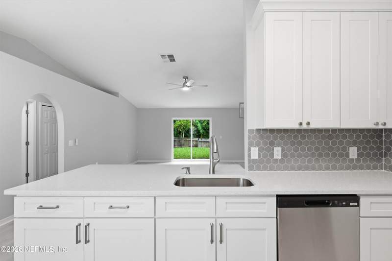 3 bedroom Single Family Residence at 10509 N LANTANA LAKES Drive, Lantana Lakes, Jacksonville — photo 5