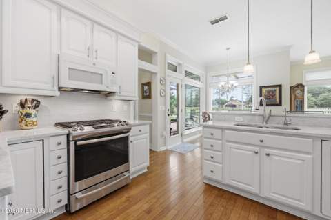 4078 Glenhurst Drive, Jacksonville FL - photo 12 of 36
