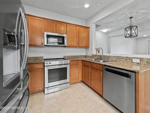 6908 ROUNDLEAF Drive, Jacksonville FL - photo 13 of 41