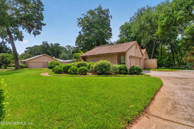 3 bedroom Single Family Residence at 10990 CREEKVIEW Drive, Raley Creek, Jacksonville — photo 3