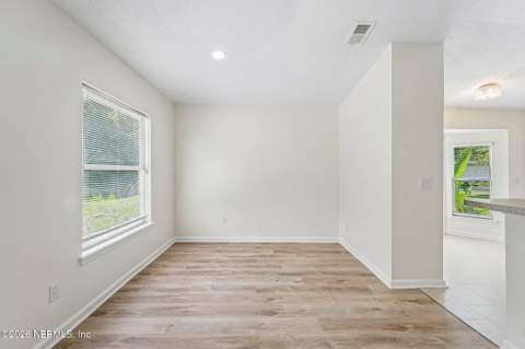 3307 INTERNATIONAL VILLAGE Court, Jacksonville FL - photo 8 of 36