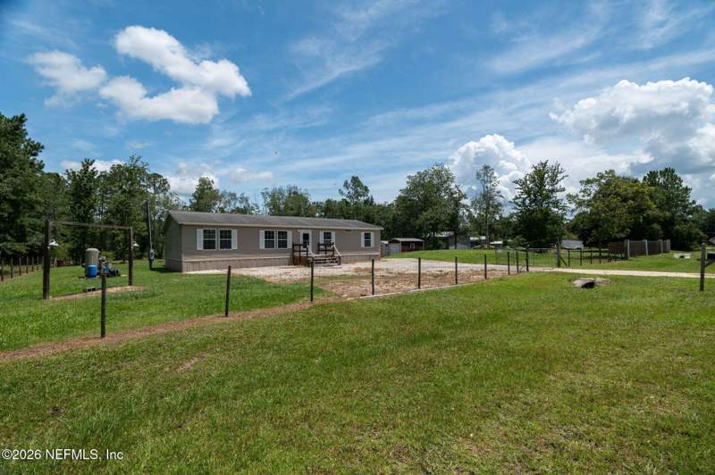 3 bedroom Single Family Residence at 4916 Cattail Street, Jacksonville South, Middleburg — photo 2