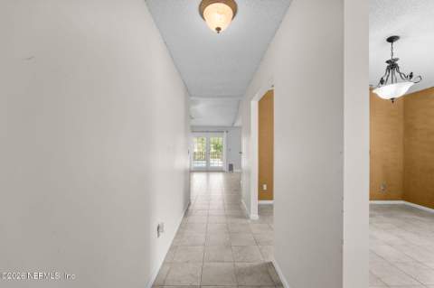 9055 BRIDGECREEK Drive, Jacksonville FL - photo 7 of 39