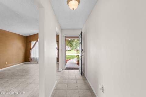 9055 BRIDGECREEK Drive, Jacksonville FL - photo 8 of 39