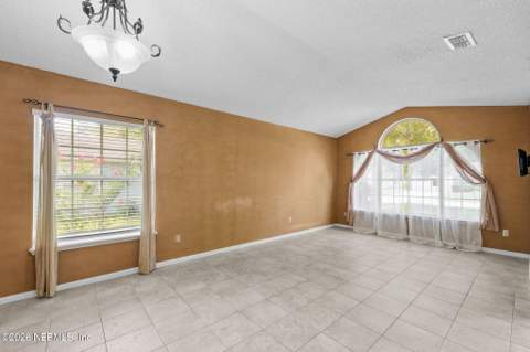 9055 BRIDGECREEK Drive, Jacksonville FL - photo 9 of 39