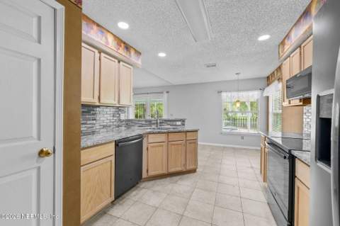 9055 BRIDGECREEK Drive, Jacksonville FL - photo 12 of 39