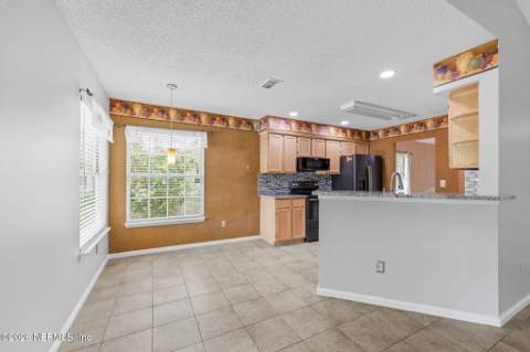 9055 BRIDGECREEK Drive, Jacksonville FL - photo 15 of 39
