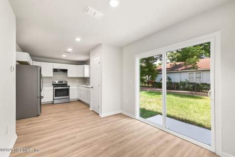 6425 Beryl Street, Jacksonville FL - photo 7 of 21