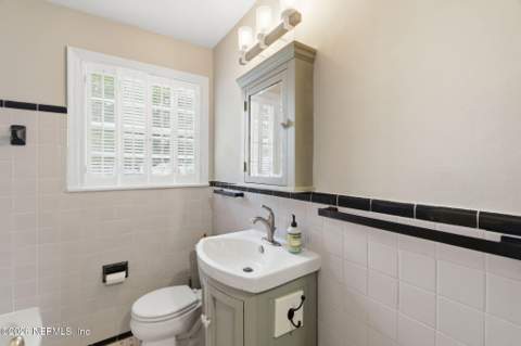 2352 WOODRIDGE Road, Jacksonville FL - photo 23 of 42