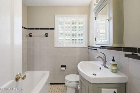 2352 WOODRIDGE Road, Jacksonville FL - photo 22 of 42