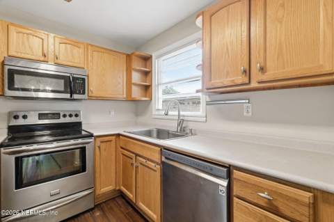 2352 WOODRIDGE Road, Jacksonville FL - photo 15 of 42