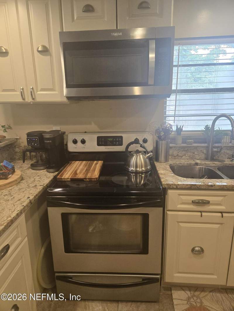 3 bedroom Single Family Residence at 6215 Woodlawn Court, Washington Estates, Jacksonville — photo 2
