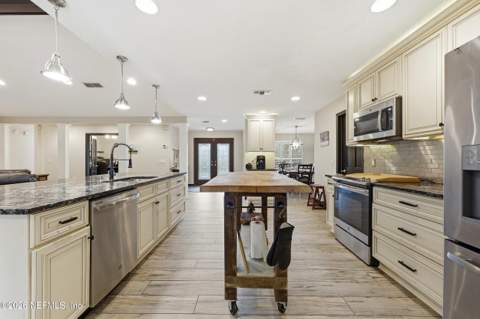 905 Middleridge Court, Orange Park FL - photo 11 of 38