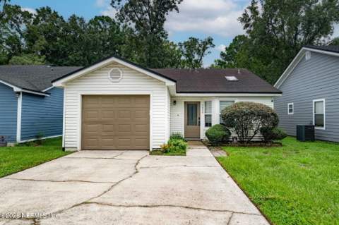 7826 Aquarius Circle, Jacksonville FL - photo 6 of 39