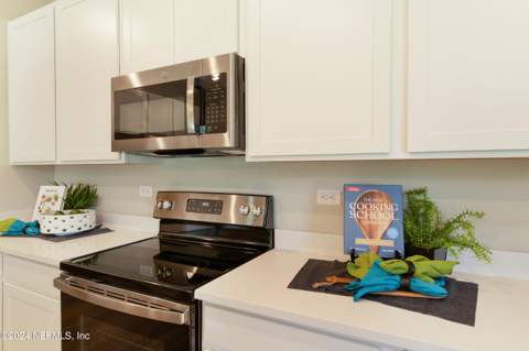 5621 Tomahawk Lake Drive, Jacksonville FL - photo 9 of 28