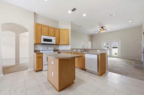 2631 Bentshire Drive, Jacksonville FL - photo 7 of 53