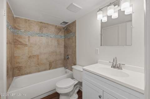 4306 Plaza Gate Lane #201, Jacksonville FL - photo 8 of 28