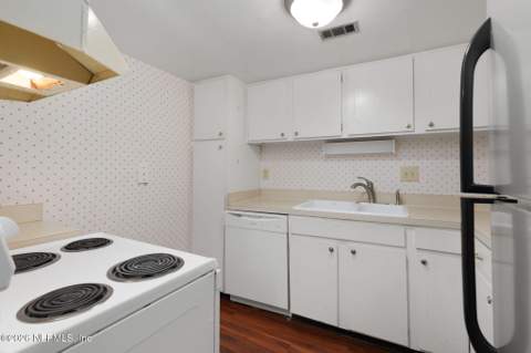 4306 Plaza Gate Lane #201, Jacksonville FL - photo 14 of 28