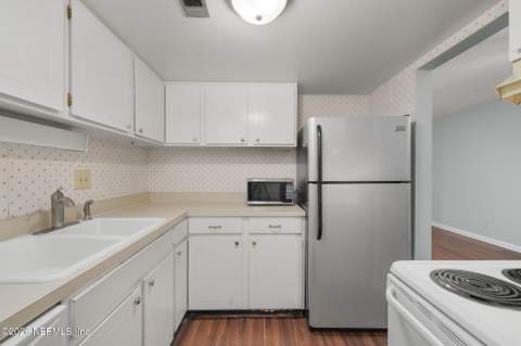 4306 Plaza Gate Lane #201, Jacksonville FL - photo 16 of 28