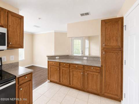 7800 Point Meadows Drive #731, Jacksonville FL - photo 6 of 15