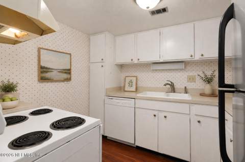 4306 Plaza Gate Lane #201, Jacksonville FL - photo 13 of 28