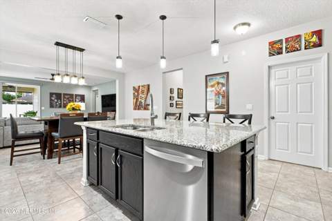 7068 Fleur Cove Drive, Jacksonville FL - photo 7 of 39