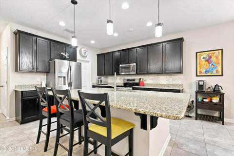 7068 Fleur Cove Drive, Jacksonville FL - photo 10 of 39