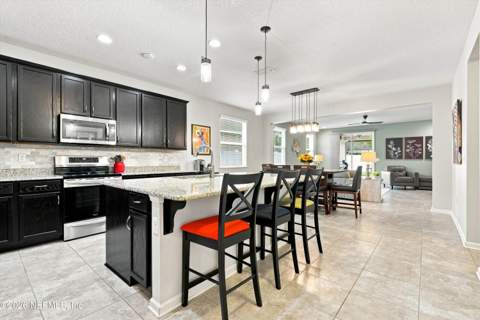 7068 Fleur Cove Drive, Jacksonville FL - photo 9 of 39