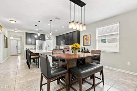 7068 Fleur Cove Drive, Jacksonville FL - photo 12 of 39