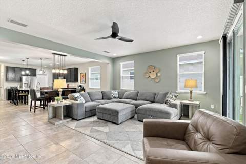 7068 Fleur Cove Drive, Jacksonville FL - photo 15 of 39