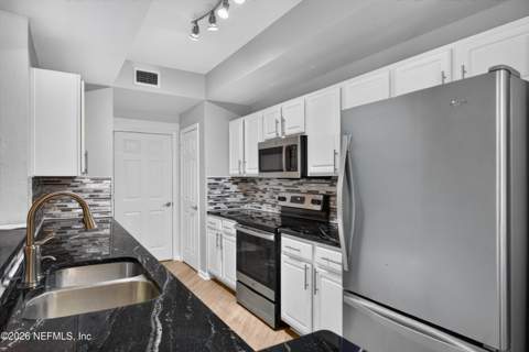 10075 Gate Parkway #1905, Jacksonville FL - photo 11 of 36