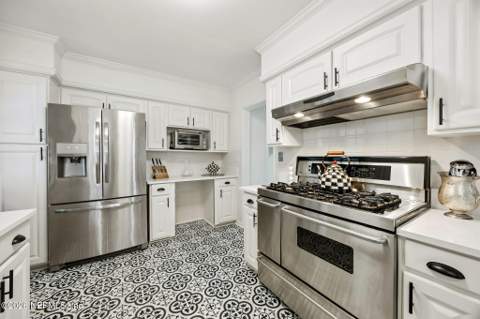 1204 Morvenwood Road, Jacksonville FL - photo 19 of 52