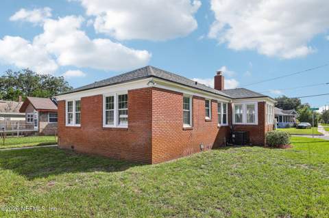 5902 Springfield Boulevard, Jacksonville FL - photo 6 of 41