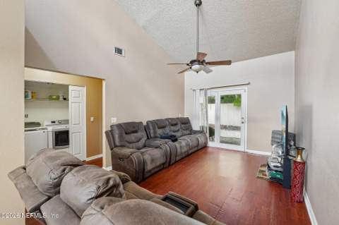 1317 Ellis Trace Drive, Jacksonville FL - photo 7 of 29