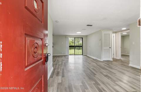 5246 Devron Drive, Jacksonville FL - photo 6 of 31