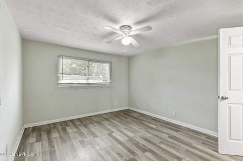 5246 Devron Drive, Jacksonville FL - photo 16 of 31