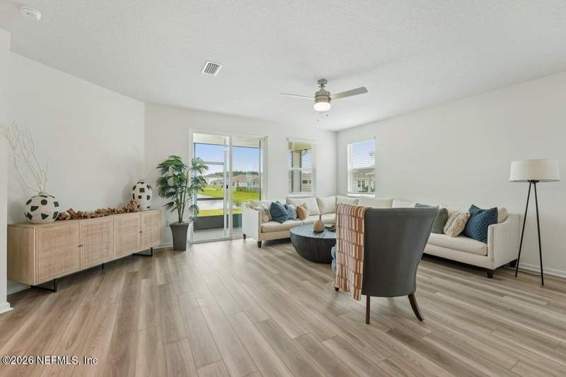 4 bedroom Single Family Residence at 8409 Hawkes Meadow, Hawkes Meadow, Jacksonville — photo 4