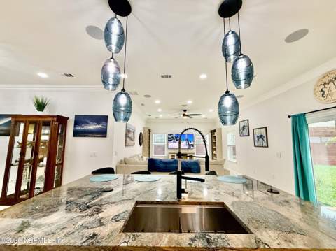 815 S 11th Avenue, Jacksonville Beach FL - photo 10 of 46