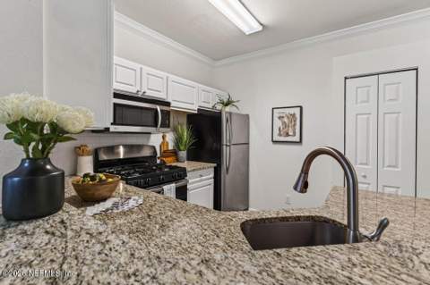 13810 Sutton Park Drive #425, Jacksonville FL - photo 8 of 41