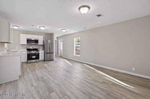 7052 Jammes Road, Jacksonville FL - photo 9 of 62