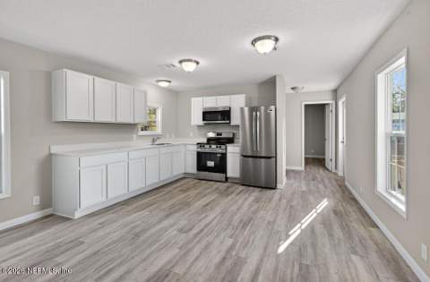 7052 Jammes Road, Jacksonville FL - photo 11 of 62